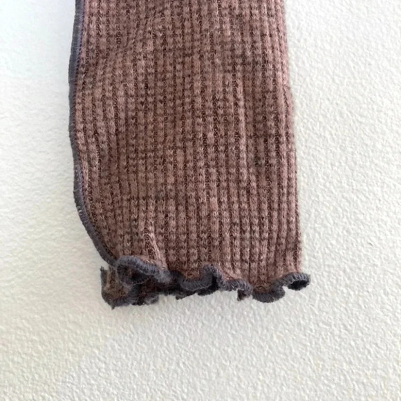 RSQ Baby Tee Long Sleeve Crop Top Mock Neck Brown Tee Exposed Seam - Picture 5 of 7